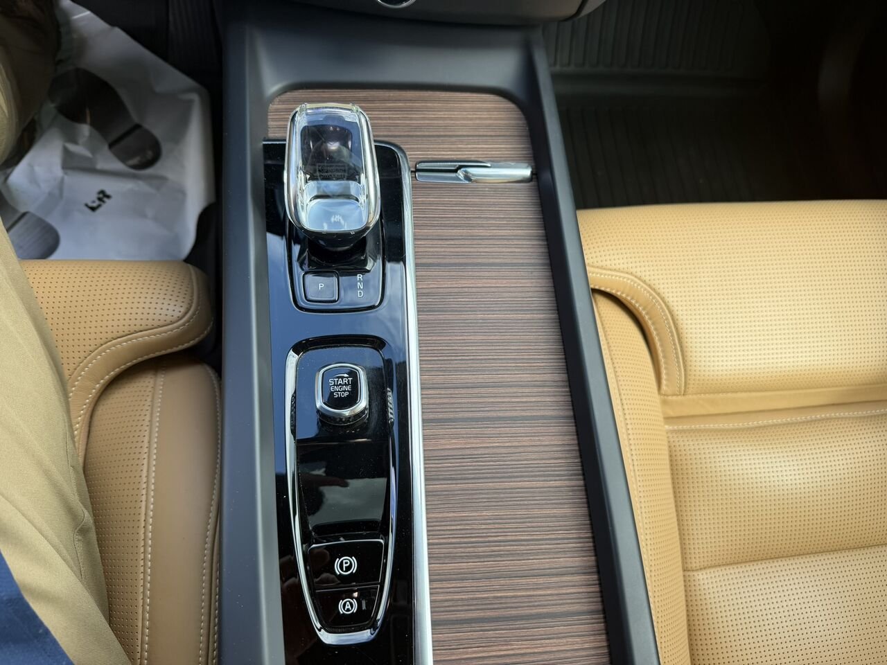 2023 Volvo XC60 B6 Ultimate AWD White Laval - photo #28