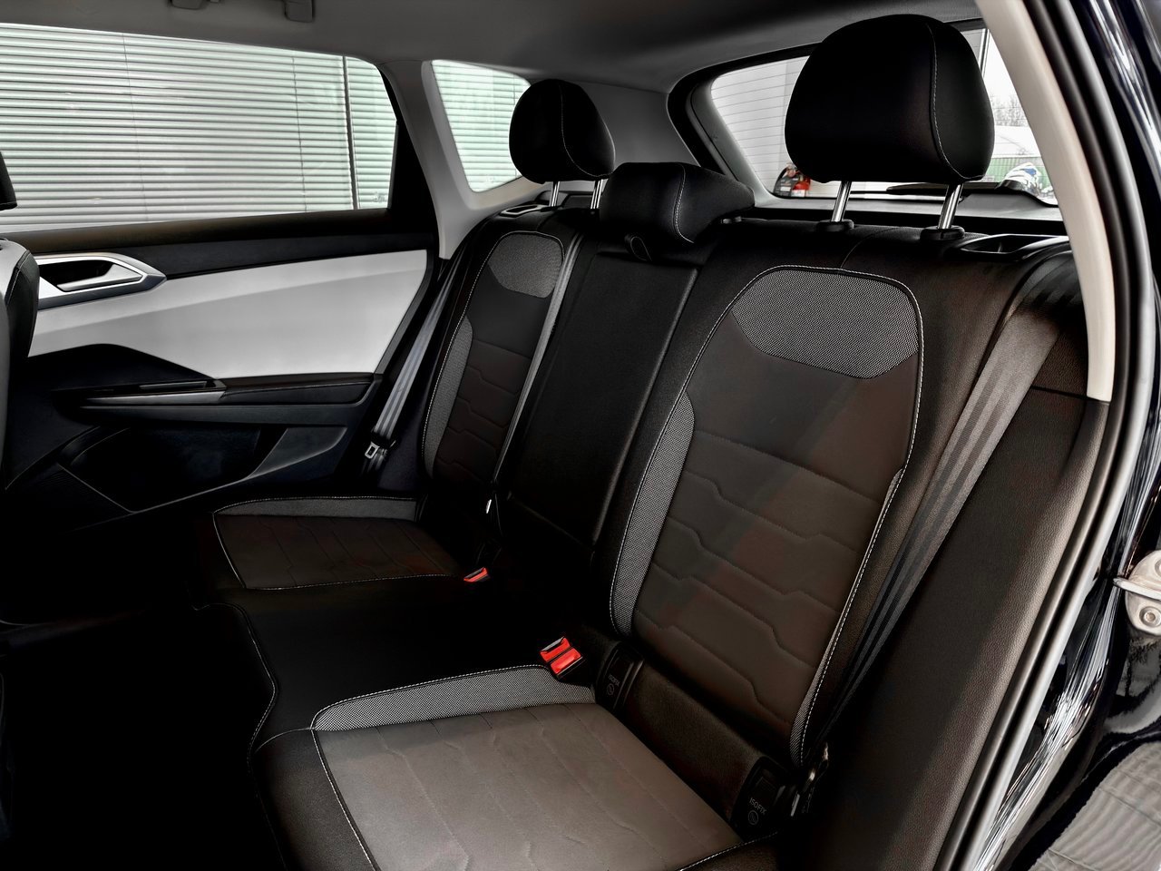 2025 Volkswagen Taos Silver Notre-Dame-des-Prairies - photo #16
