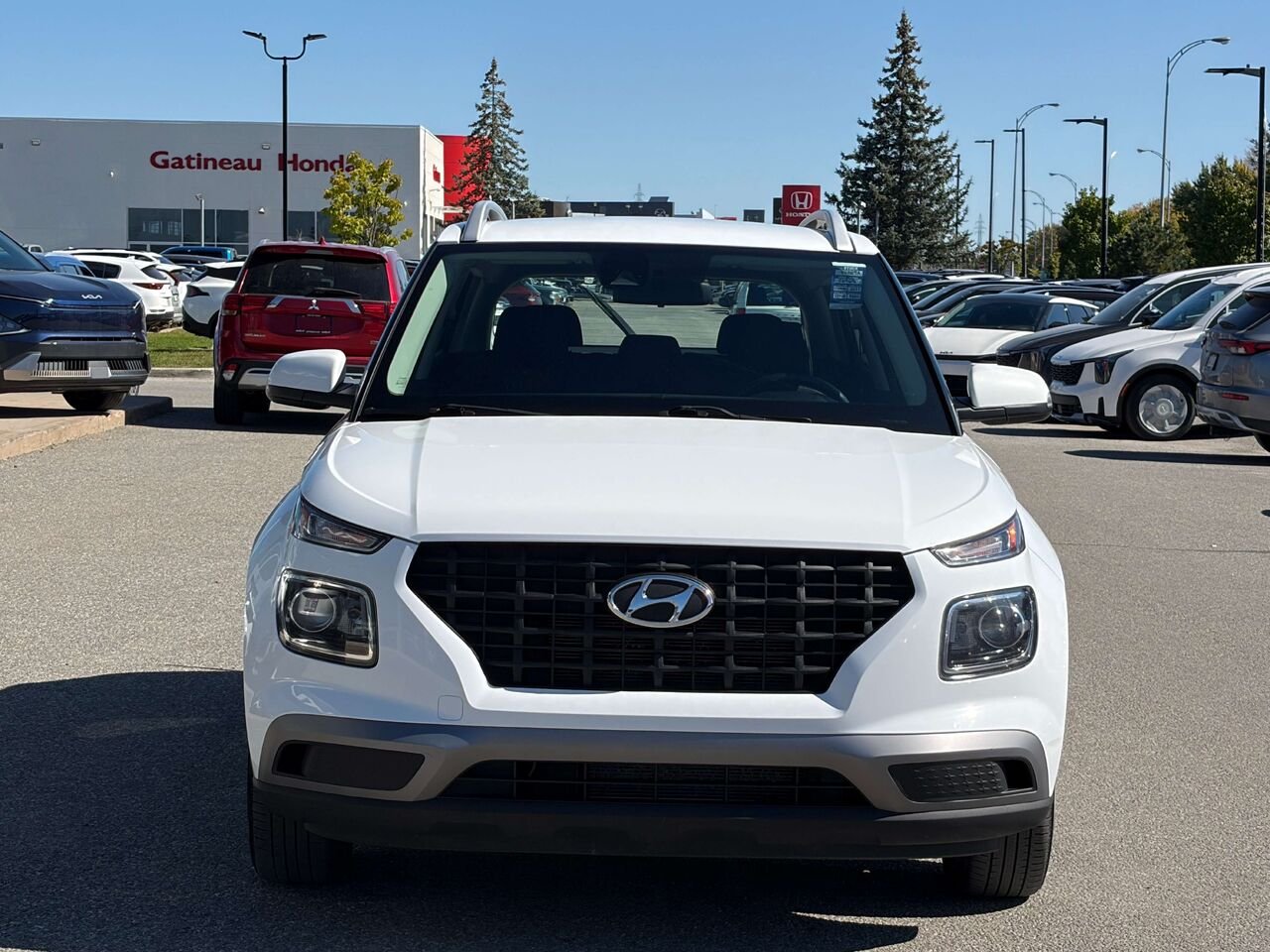 2021 Hyundai Venue White Gatineau - photo #1