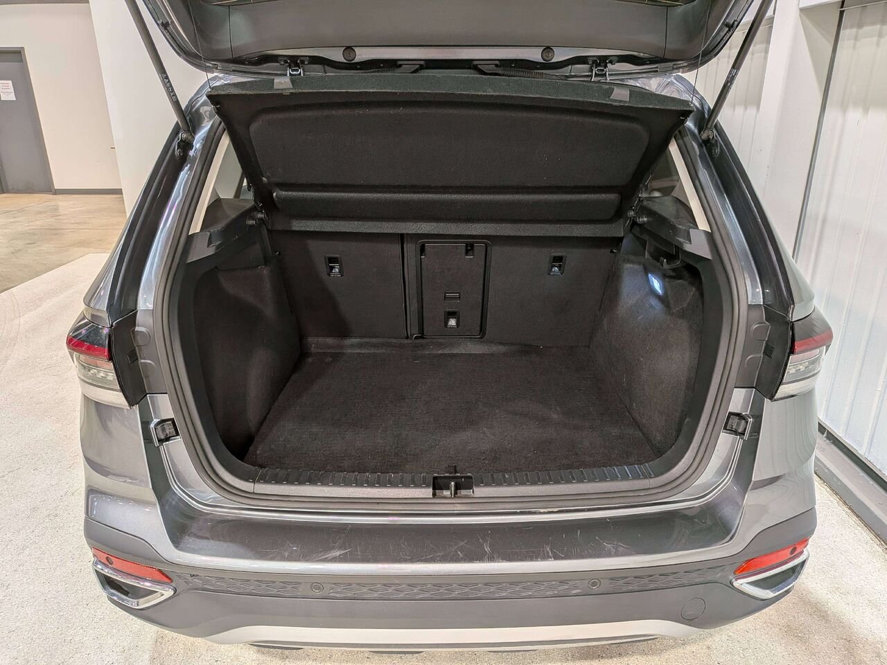 2025 Volkswagen Taos Comfortline 4MOTION Grey Val-David - photo #8