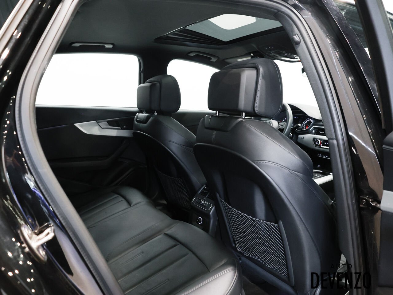 2019 Audi berline A4 Black Saint-Eustache - photo #9