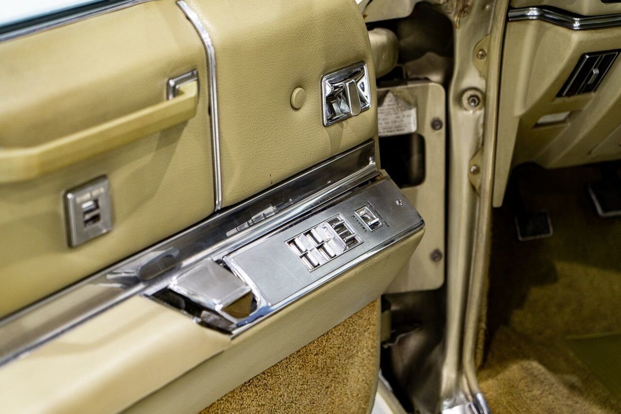 Cadillac DeVille Coupe *PRICE IN USD* Original California survivor factory A/C with only 36,992miles (59,532km) 1967 Or Montréal - photo #28