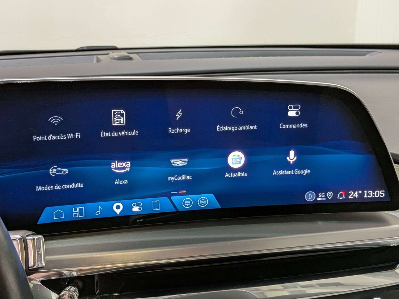 2024 Cadillac LYRIQ 4dr Luxury w/1SD Grey Val-David - photo #24