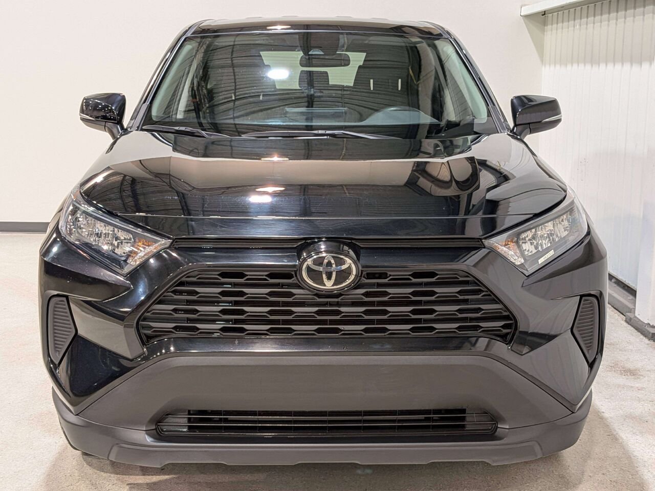 Toyota RAV4 LE AWD 2024 Noir Val-David - photo #3