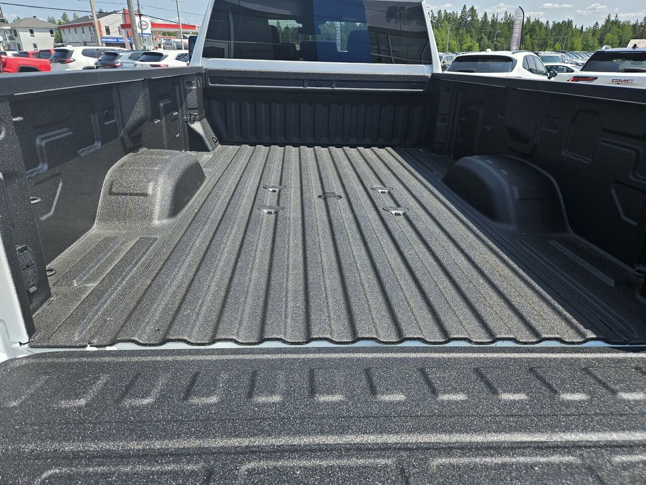 Chevrolet Silverado 2500HD Custom cabine multiplace 4RM 172 po 2026 Blanc sommet Thetford Mines - photo #17