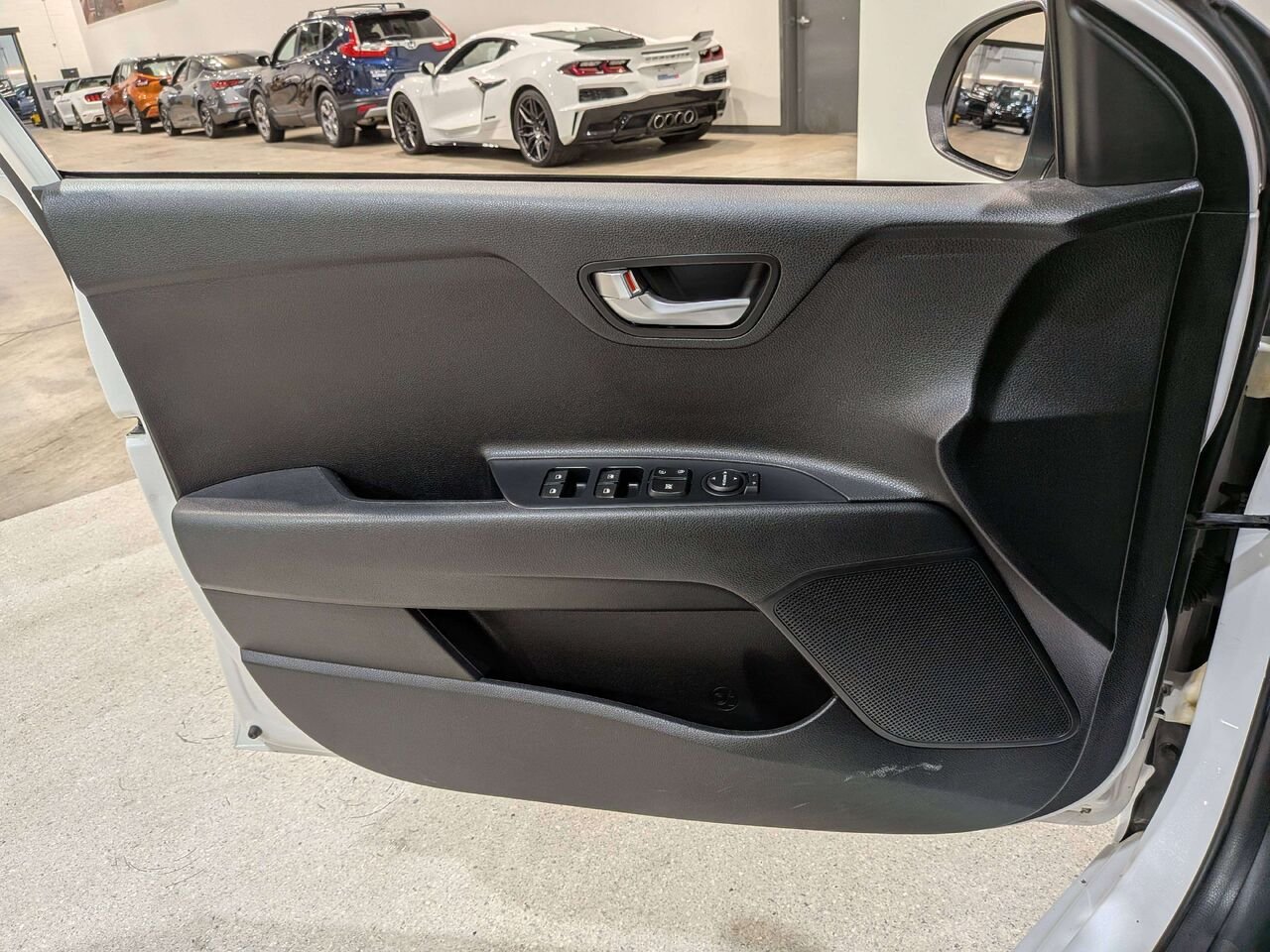 2018 Kia Rio 5-door LX Manual White Val-David - photo #27