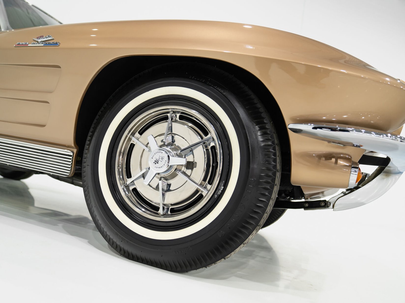 Chevrolet Corvette Fuel Injection Moteur Matching 327 à injection développant 360 chevaux | PRICE IN USD 1963 Beige Montréal - photo #92