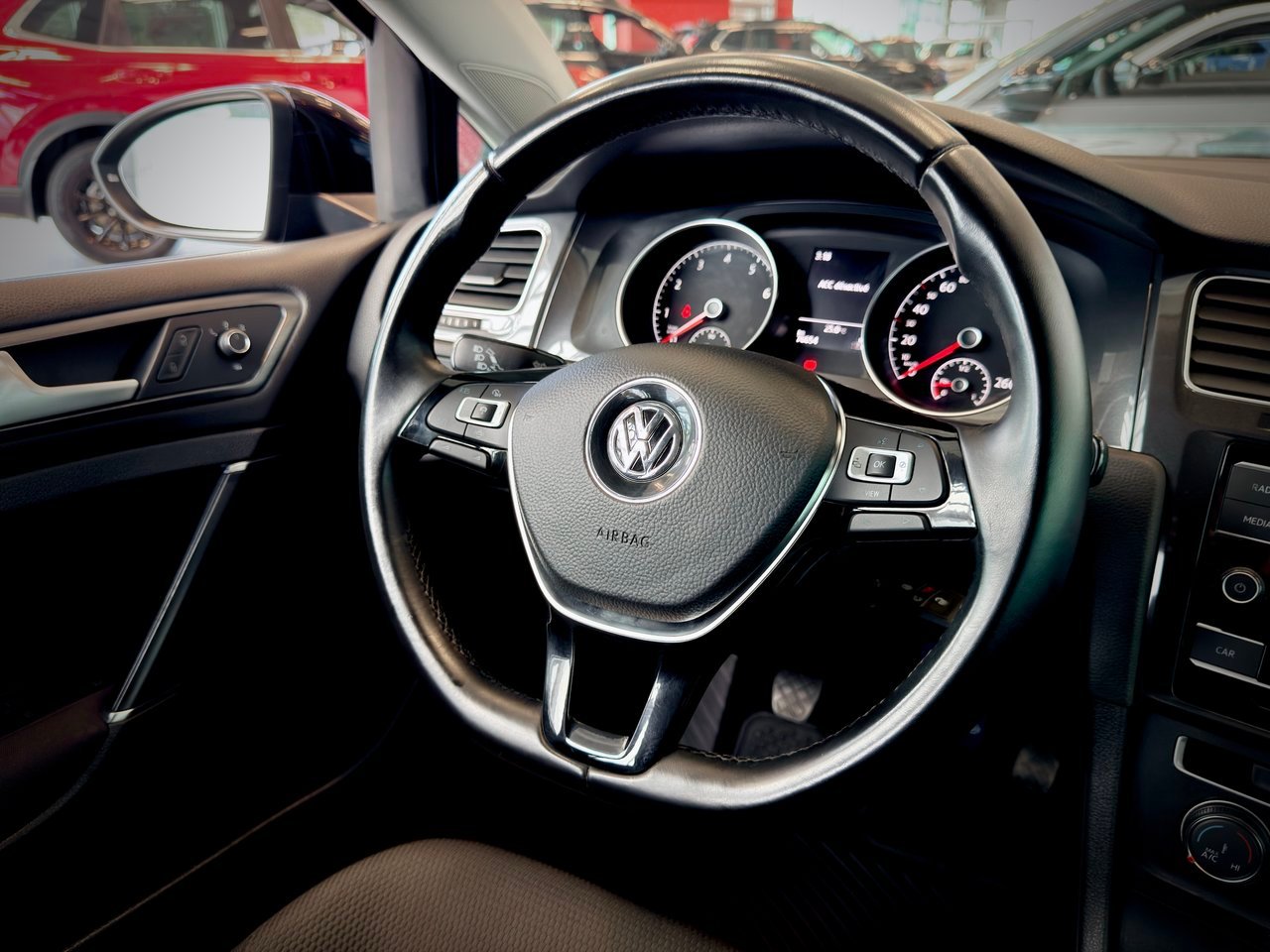 2019 Volkswagen Golf Black Notre-Dame-des-Prairies - photo #15