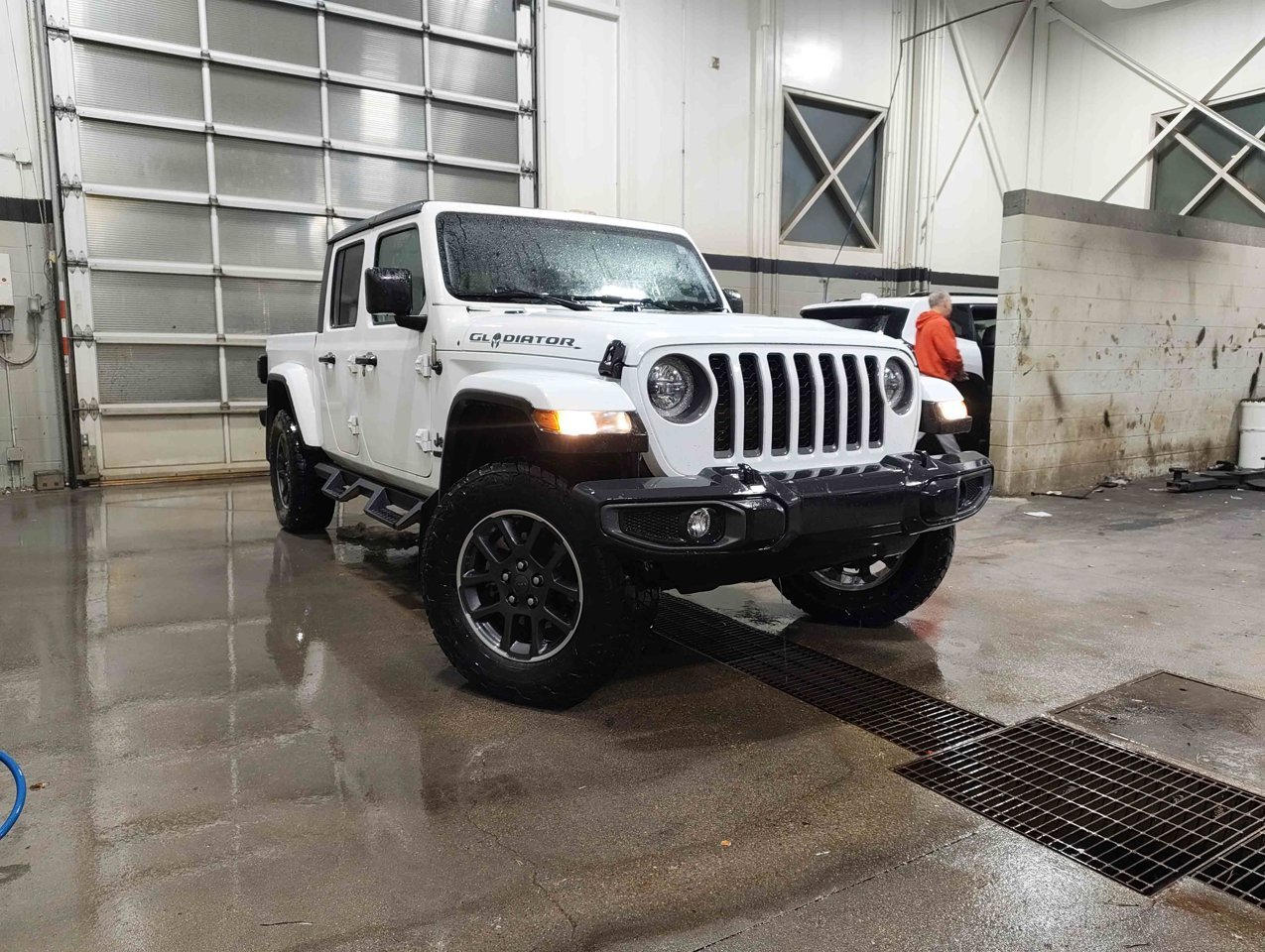 2021 Jeep Gladiator Sport 80th Anniversary 4x4 *Ltd Avail* White Sherwood Park - photo #1