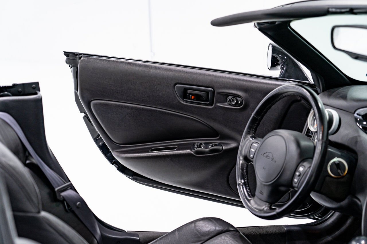Plymouth Prowler Desirable Black Colour with only 7,611KM (4756mi) from new **PRICE IN USD** 1999 Noir Montréal - photo #9