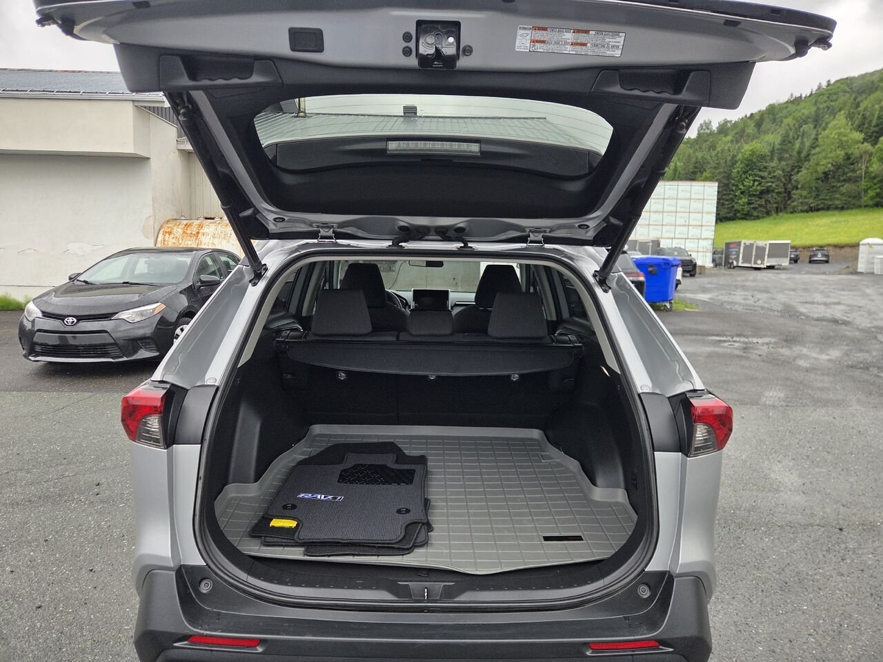 Toyota RAV4 hybride XLE TI 2023 Ciel argent métallisé Lac-Etchemin - photo #8