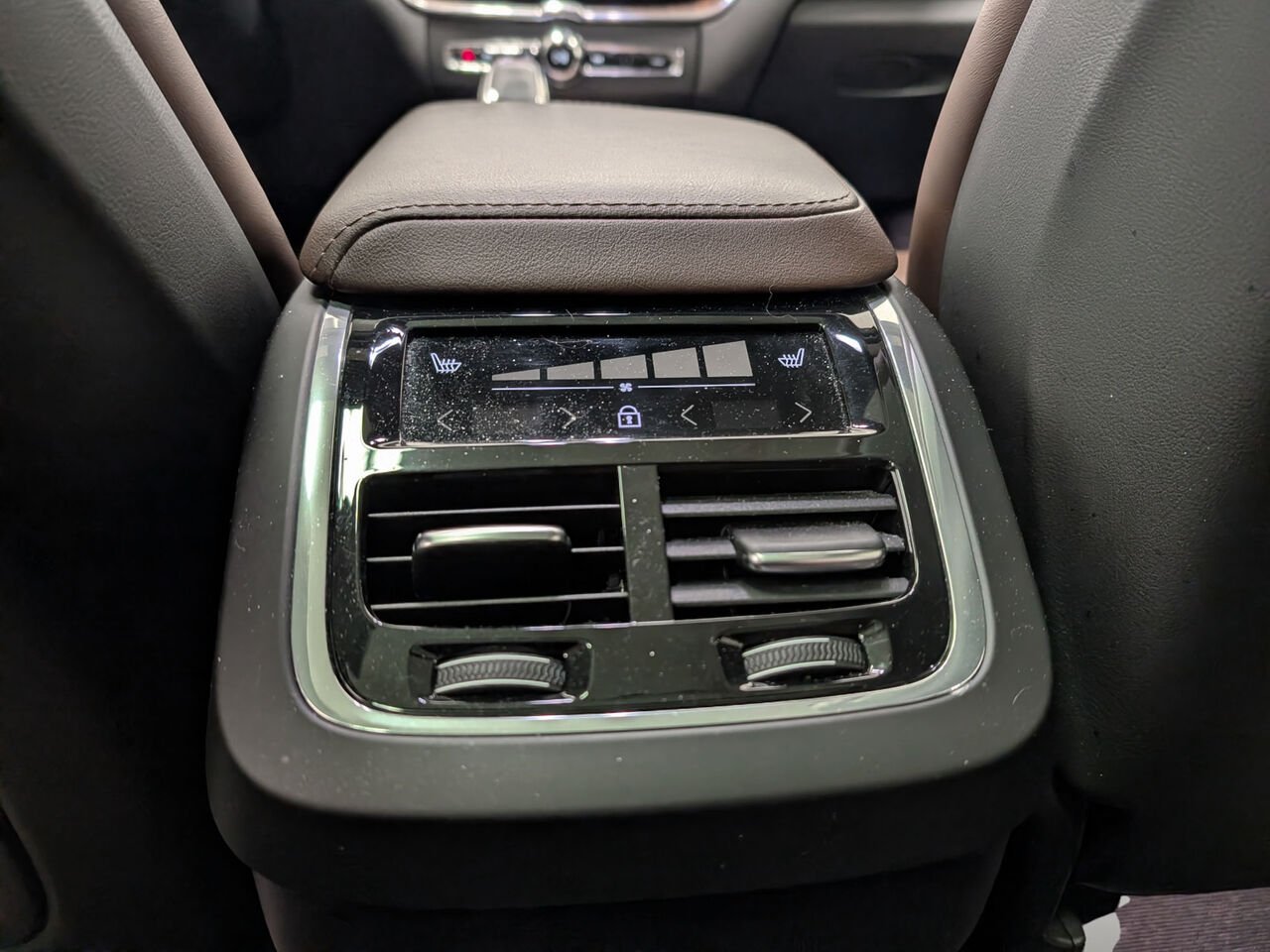 2023 VOLVO XC60 Ultimate Bright Theme AWD Toit Pano Sièges Chauffants Grey Sherbrooke - photo #11
