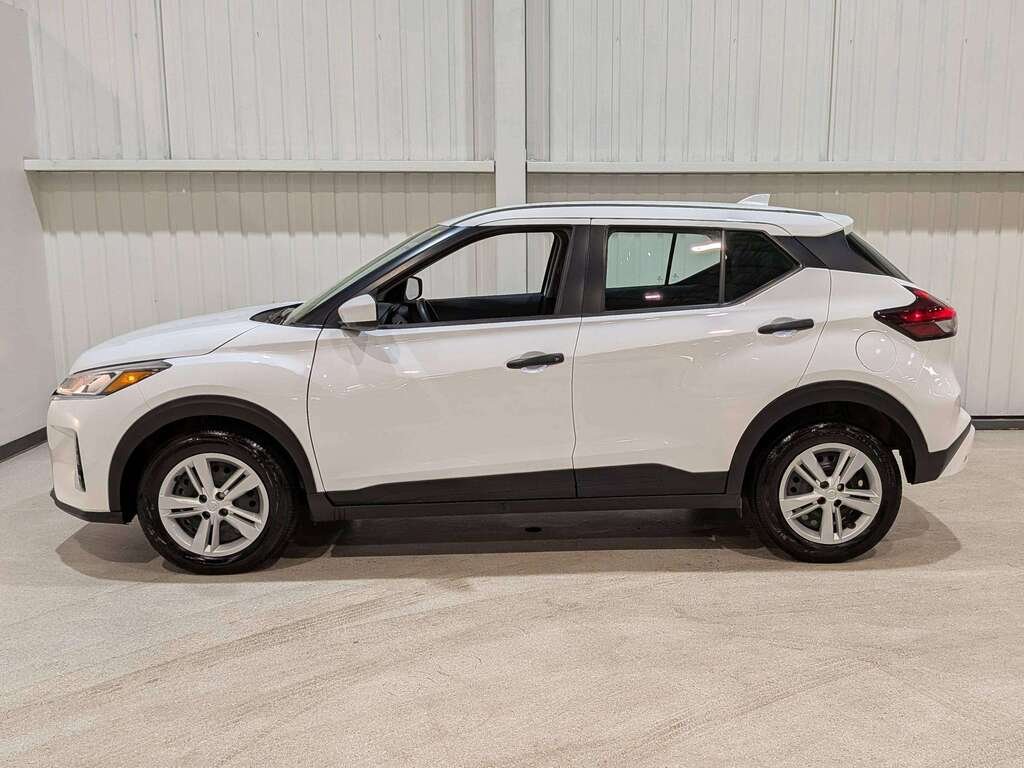 2024 Nissan Kicks S FWD White Val-David - photo #2