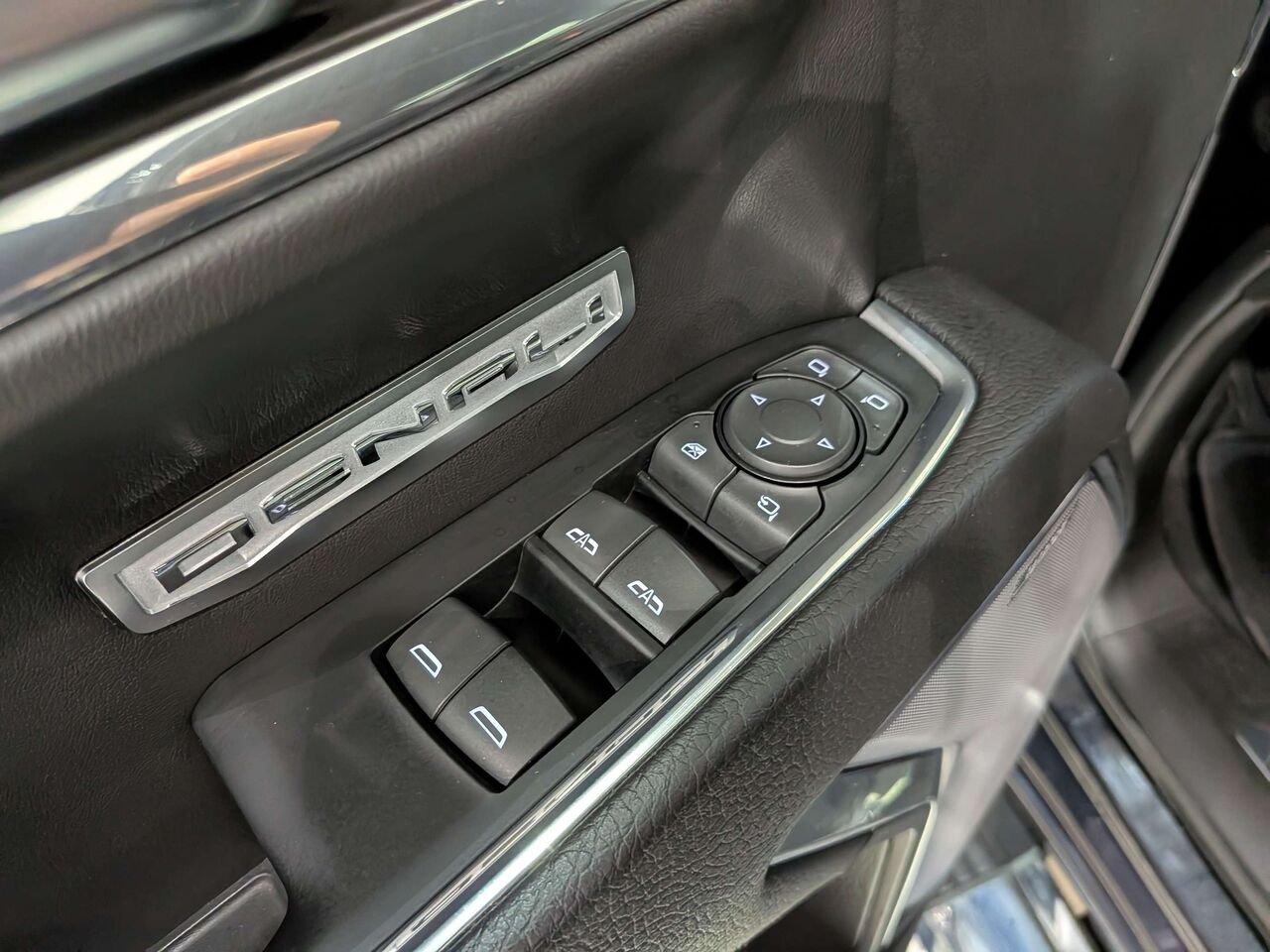 GMC Sierra 1500 4WD Crew Cab 157" Denali 2023 Gris Val-David - photo #35
