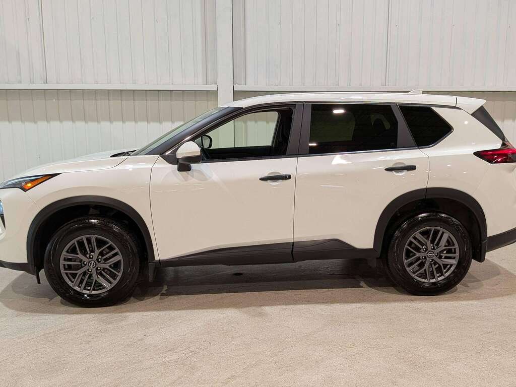 2024 Nissan Rogue AWD SV Moonroof White Val-David - photo #2