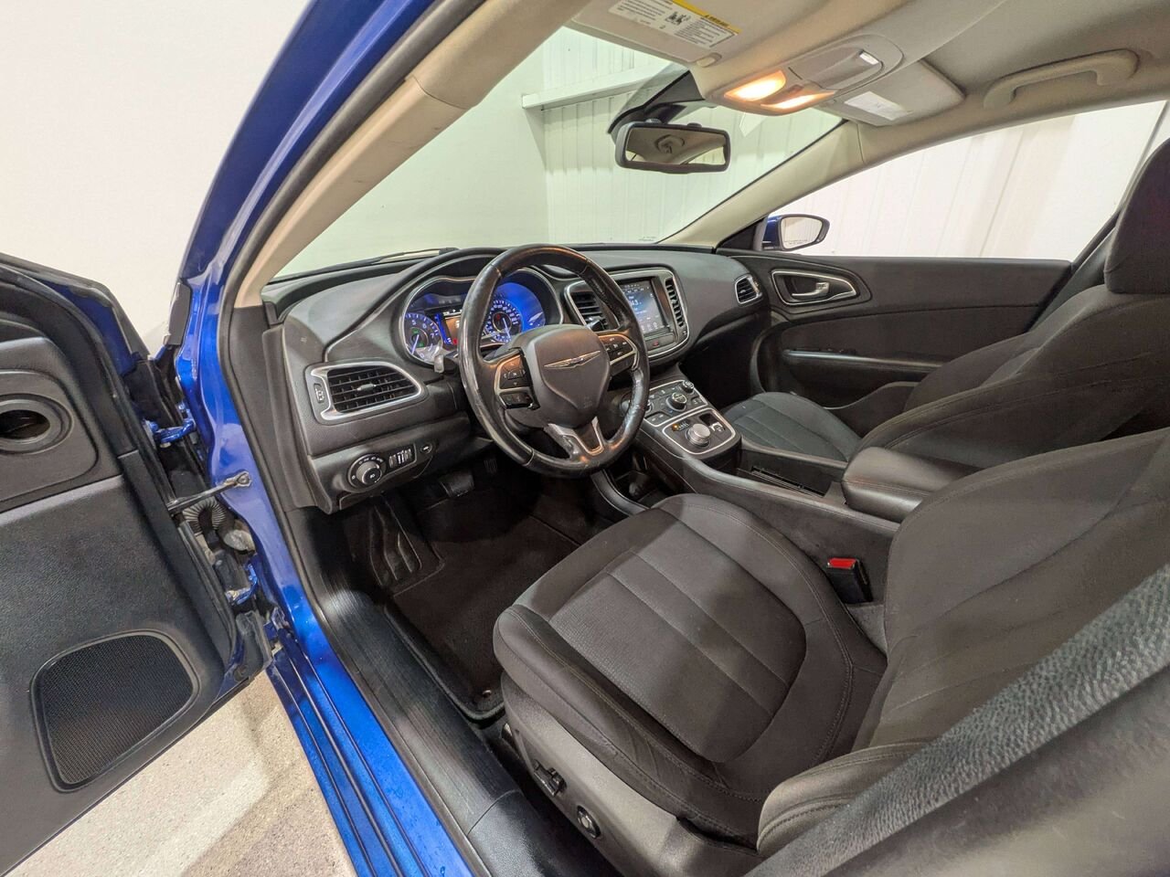 Chrysler 200 4dr Sdn Limited FWD 2016 Bleu Mirabel - photo #9