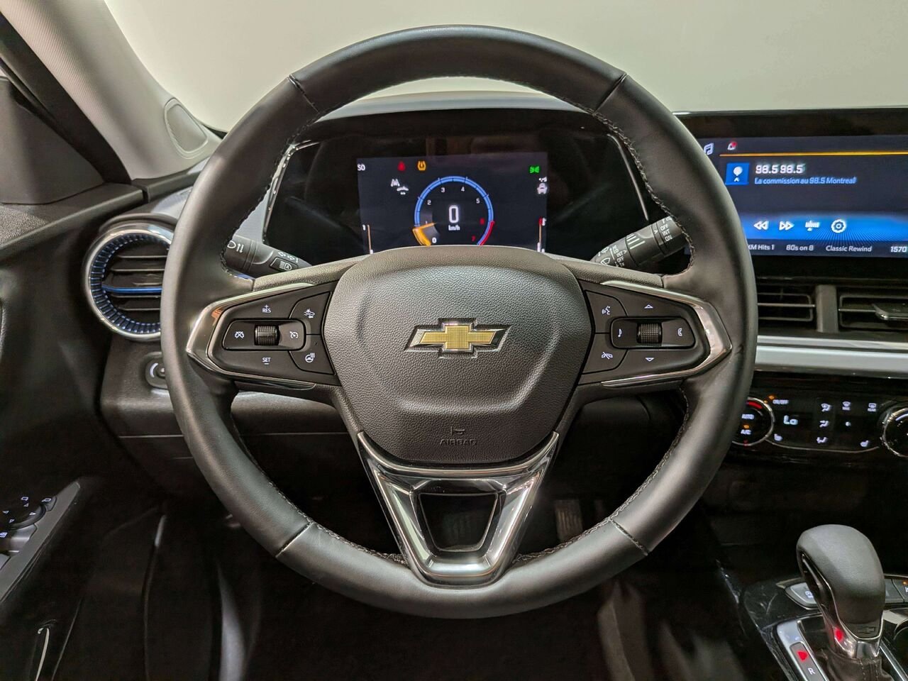 2025 Chevrolet Trax FWD 4dr LT White Val-David - photo #12