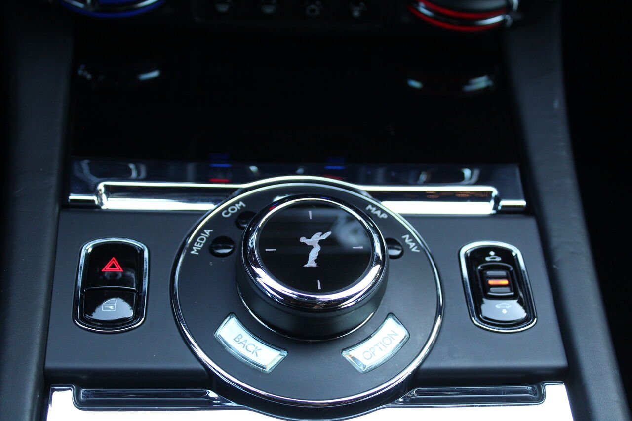 Rolls-Royce Wraith VIN: SCA665C5XKUX87362 2019 Noir Sainte-Rose - photo #14