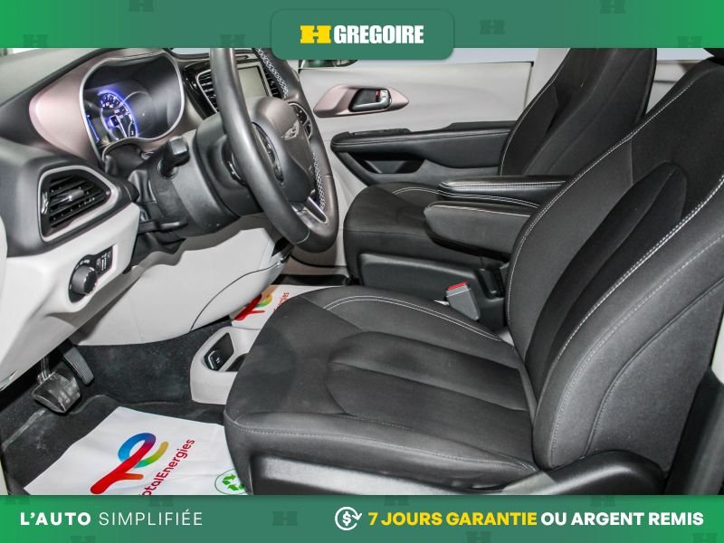 Chrysler Grand Caravan 2024 Noir Laval - photo #16