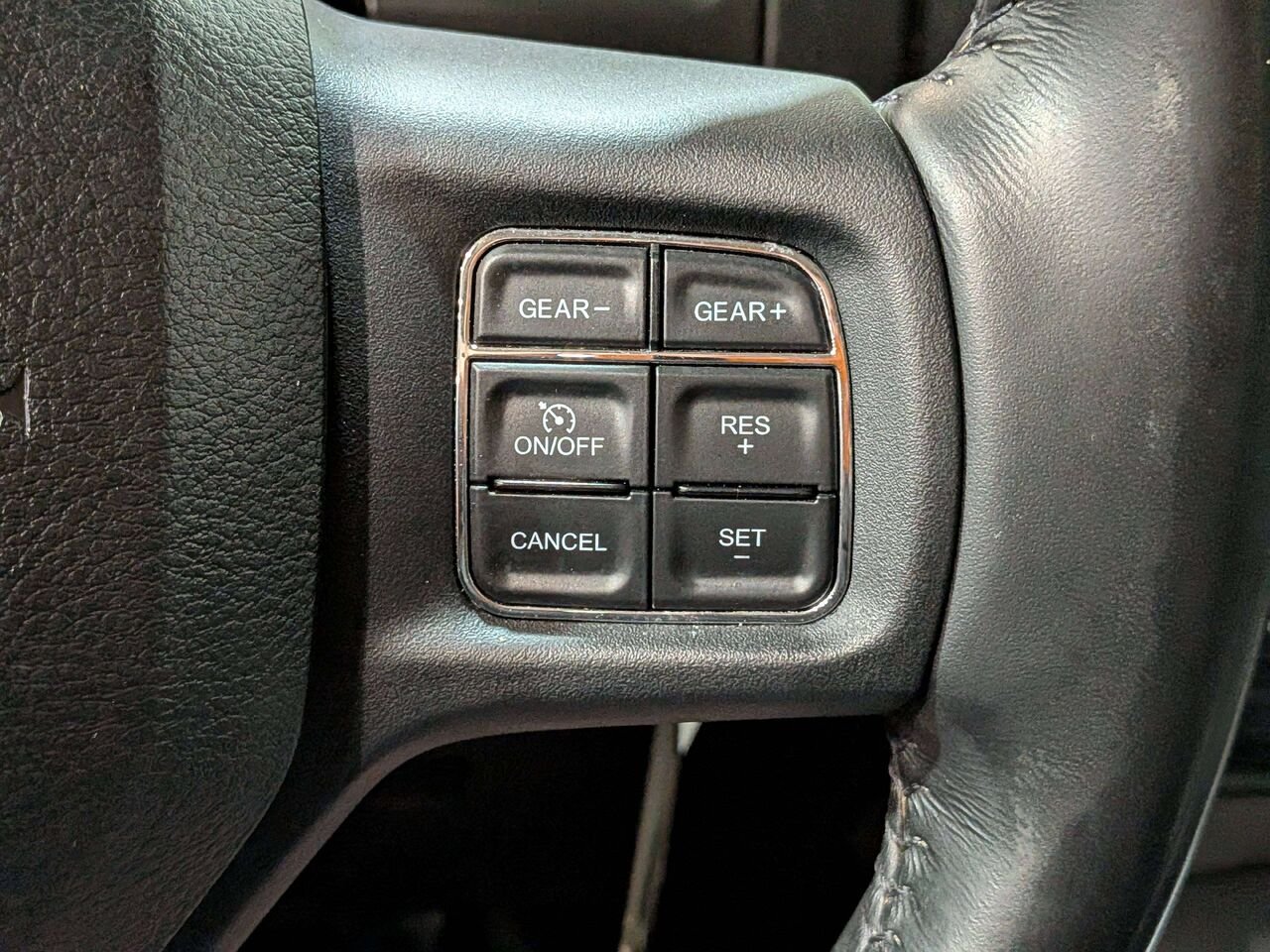 2021 Ram 1500 Classic Express 4x4 Crew Cab 5'7" Box Black Val-David - photo #16