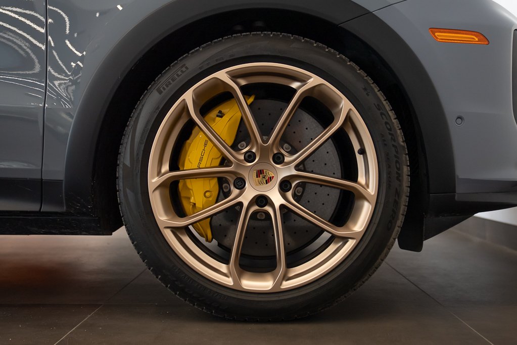 2024 Porsche Cayenne Grey Saint-Eustache - photo #8