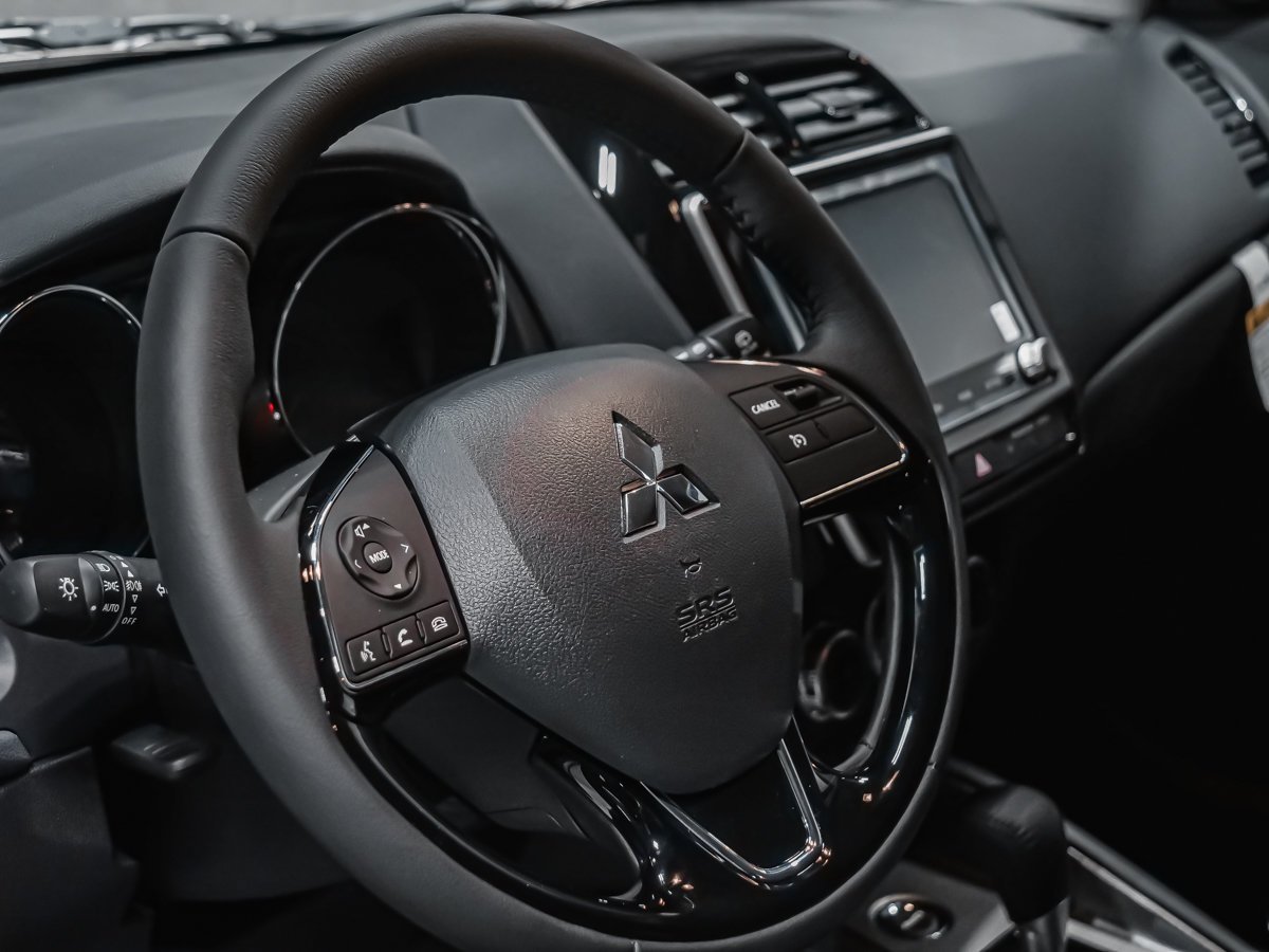 2027 Mitsubishi RVR SE Titanium Grey Montreal - photo #8