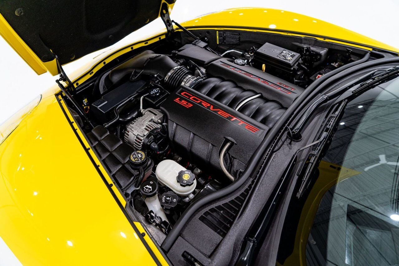 Chevrolet Corvette PRIX EN USD | With Only 900km (563mi) From New With Window Sticker 2008 Jaune Montréal - photo #16