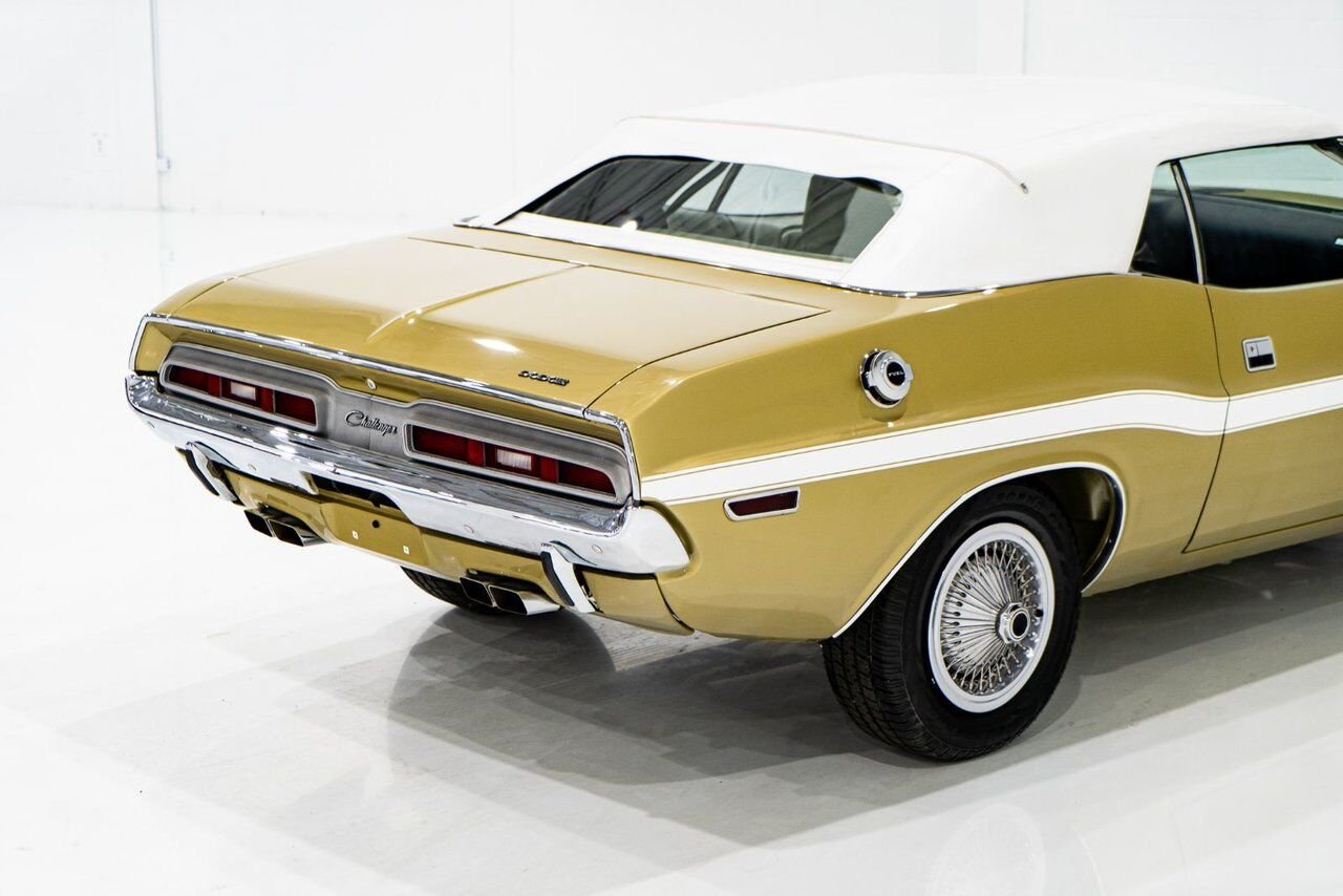 1971 Dodge Challenger *PRIX EN USD* Convertible Fully restored to desirable specifications Gold Montreal - photo #33