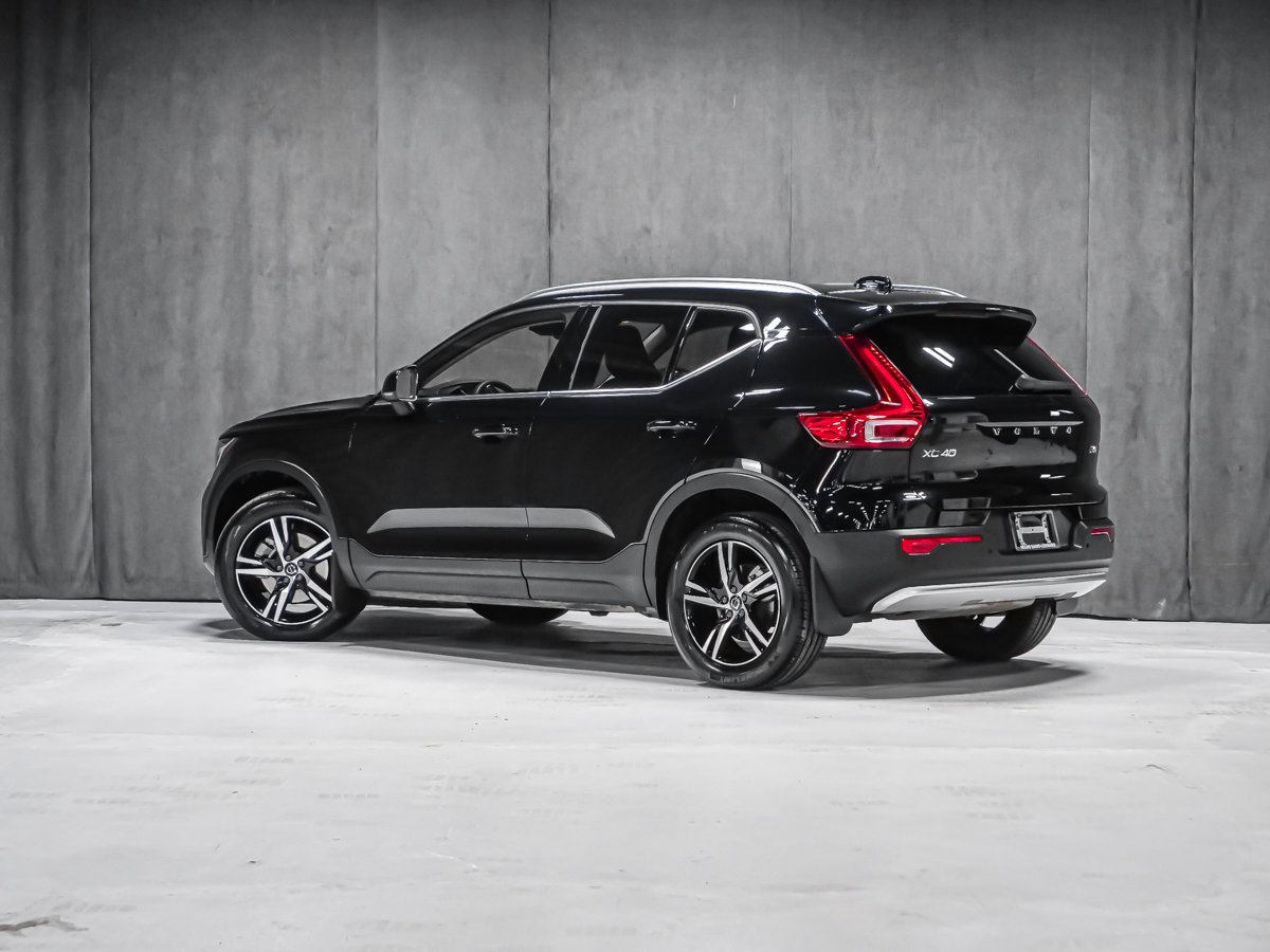 2025 Volvo XC40 B5 CORE BRIGHT CLIMATE Black Montreal - photo #3