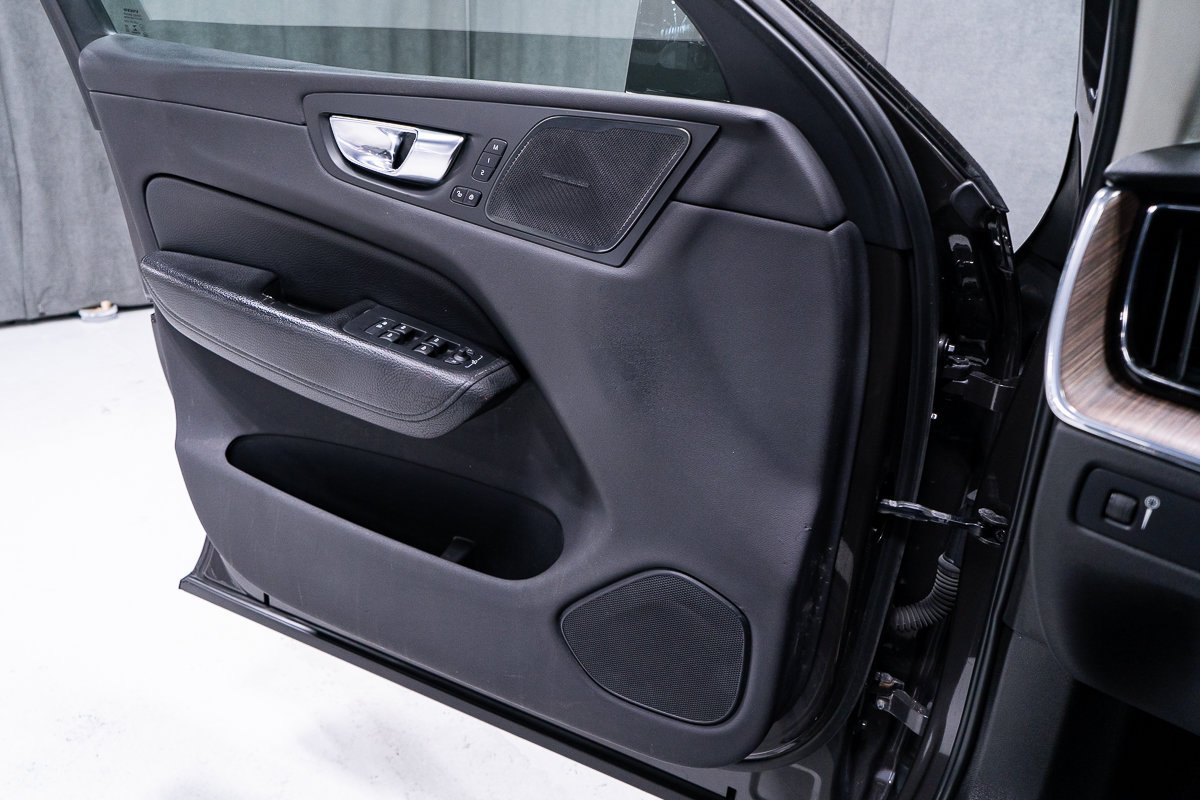 2022 Volvo XC60 B6 MOMENTUM PREMIUM CLIMAT HARMAN KARDON Grey Montreal - photo #13