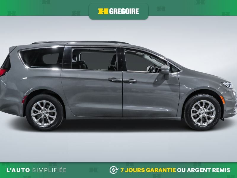 2022 Chrysler Pacifica Grey Saint-Eustache - photo #10