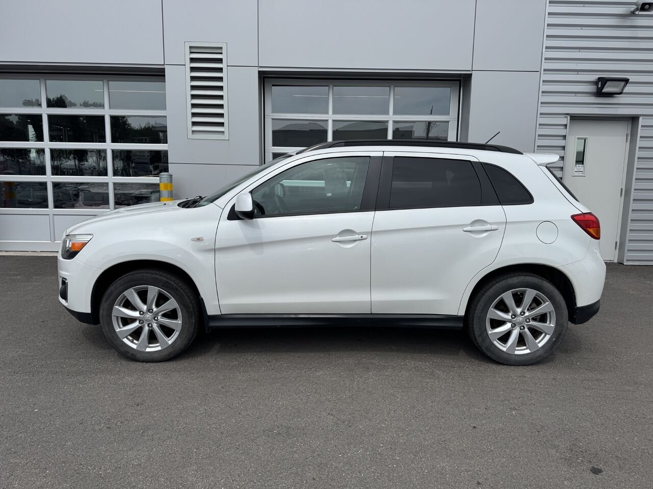 2015 Mitsubishi RVR White Saint-Eustache - photo #1