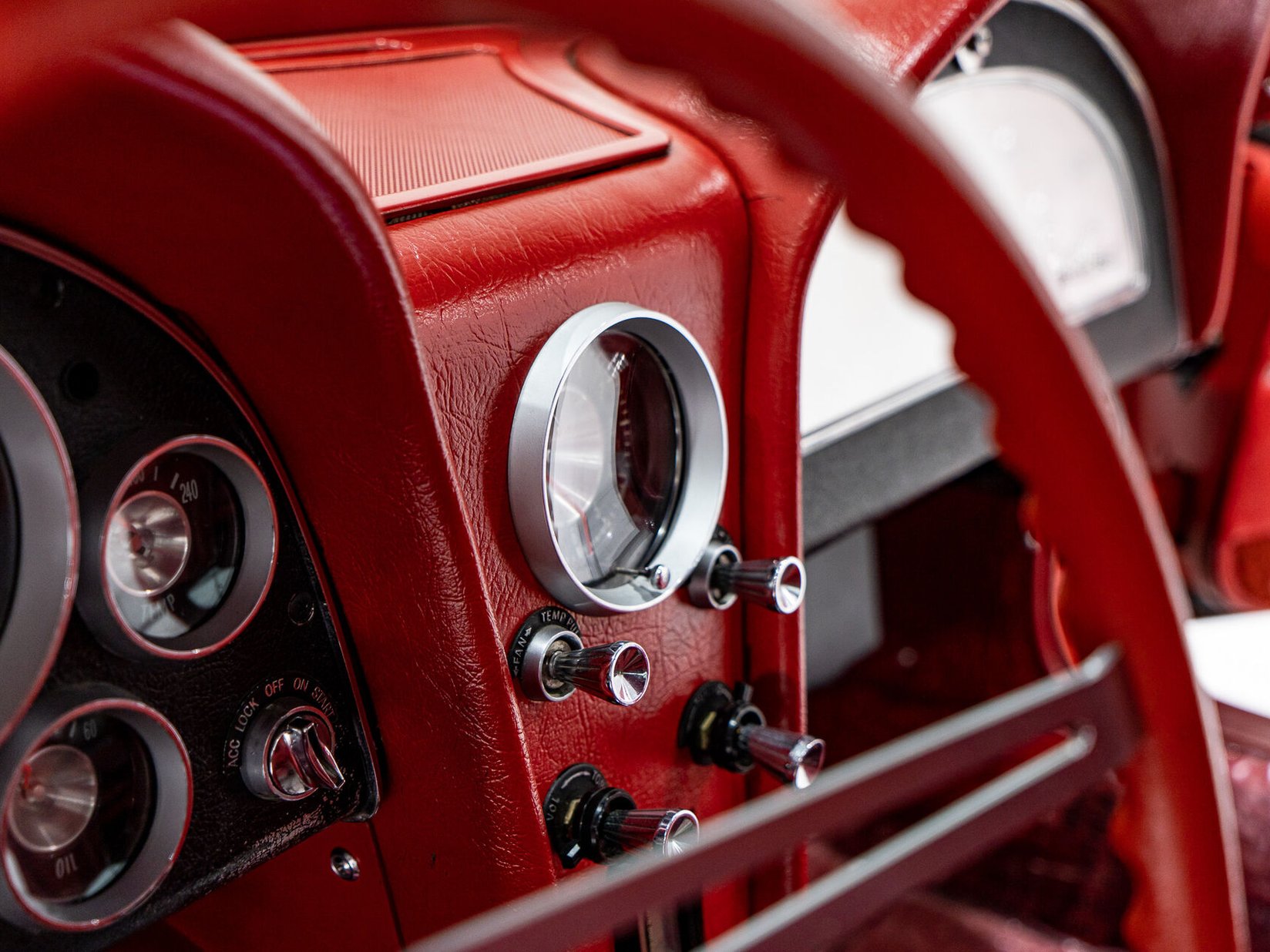 Chevrolet Corvette Split window matching# 327 Factory A/C | PRICE IN USD 1963 Rouge Montréal - photo #80