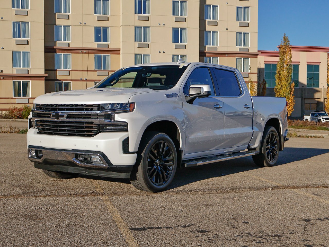 2020 Chevrolet Silverado 1500 4WD Crew Cab 147 High Country White Sherwood Park - photo #3