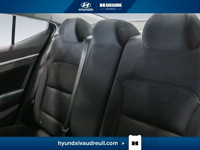 Hyundai Elantra YR839 | Preferred Auto 2019 Argent Laval - photo #18