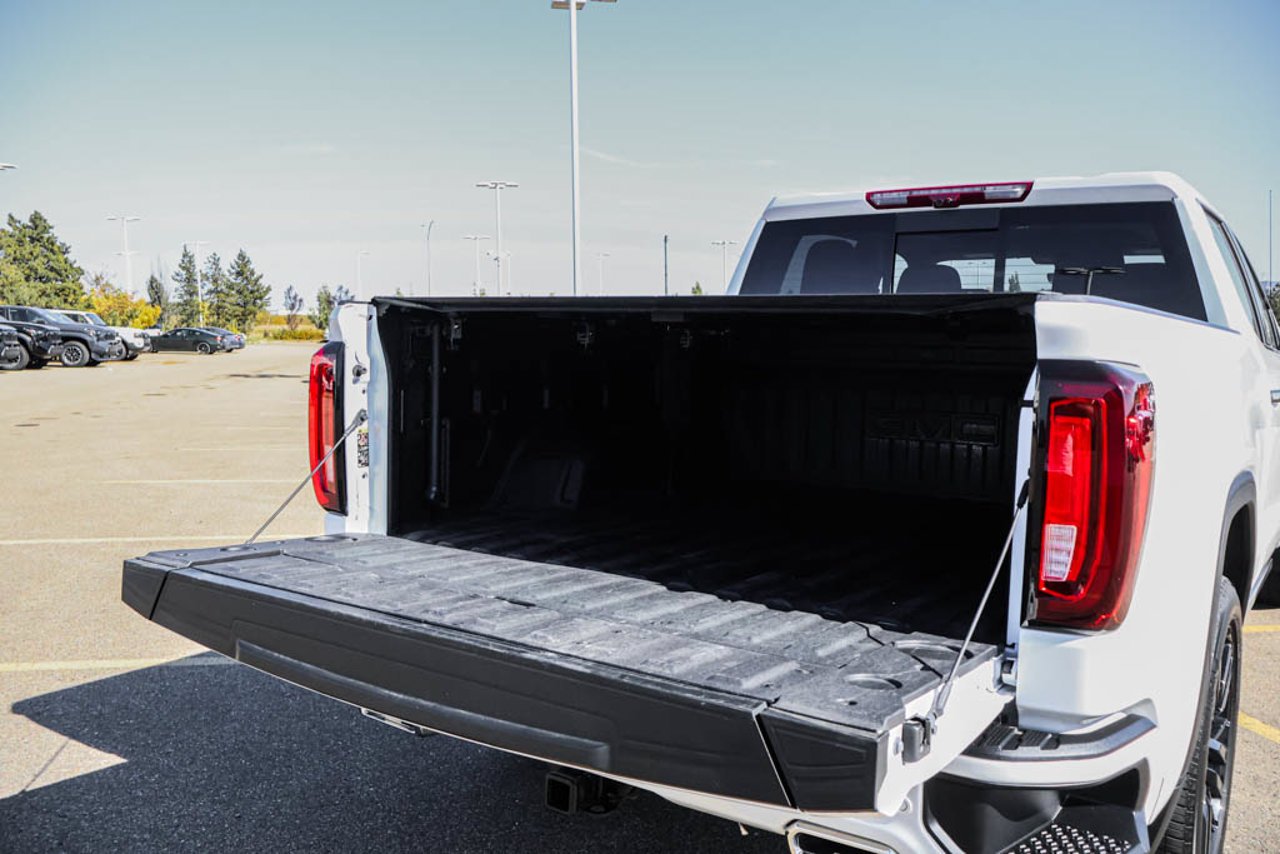 2025 GMC Sierra 1500 4WD Crew Cab 147 Denali White Sherwood Park - photo #7