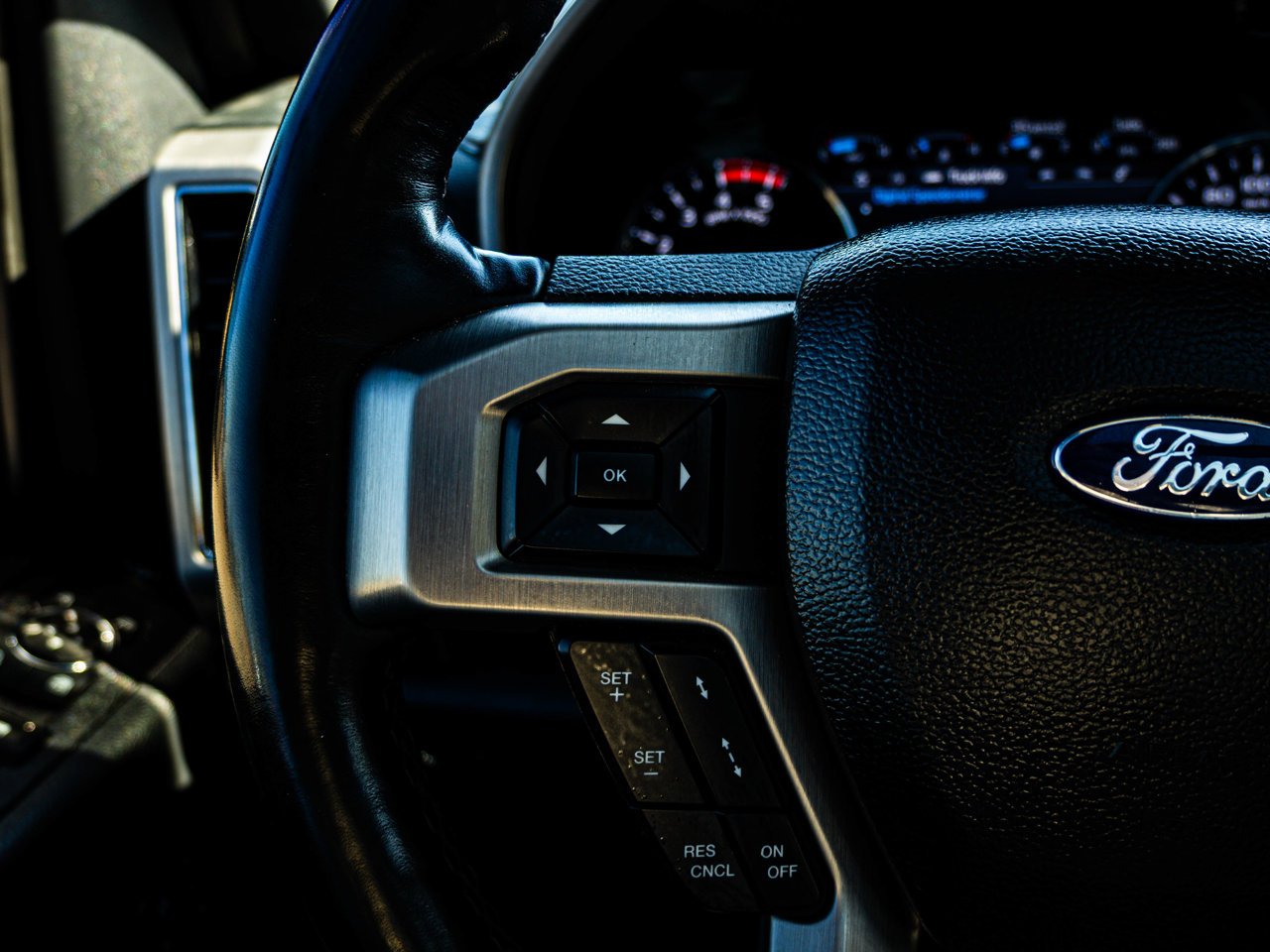 2022 Ford Super Duty F-350 SRW Platinum 4WD Crew Cab 6.75' Box White Sherwood Park - photo #22