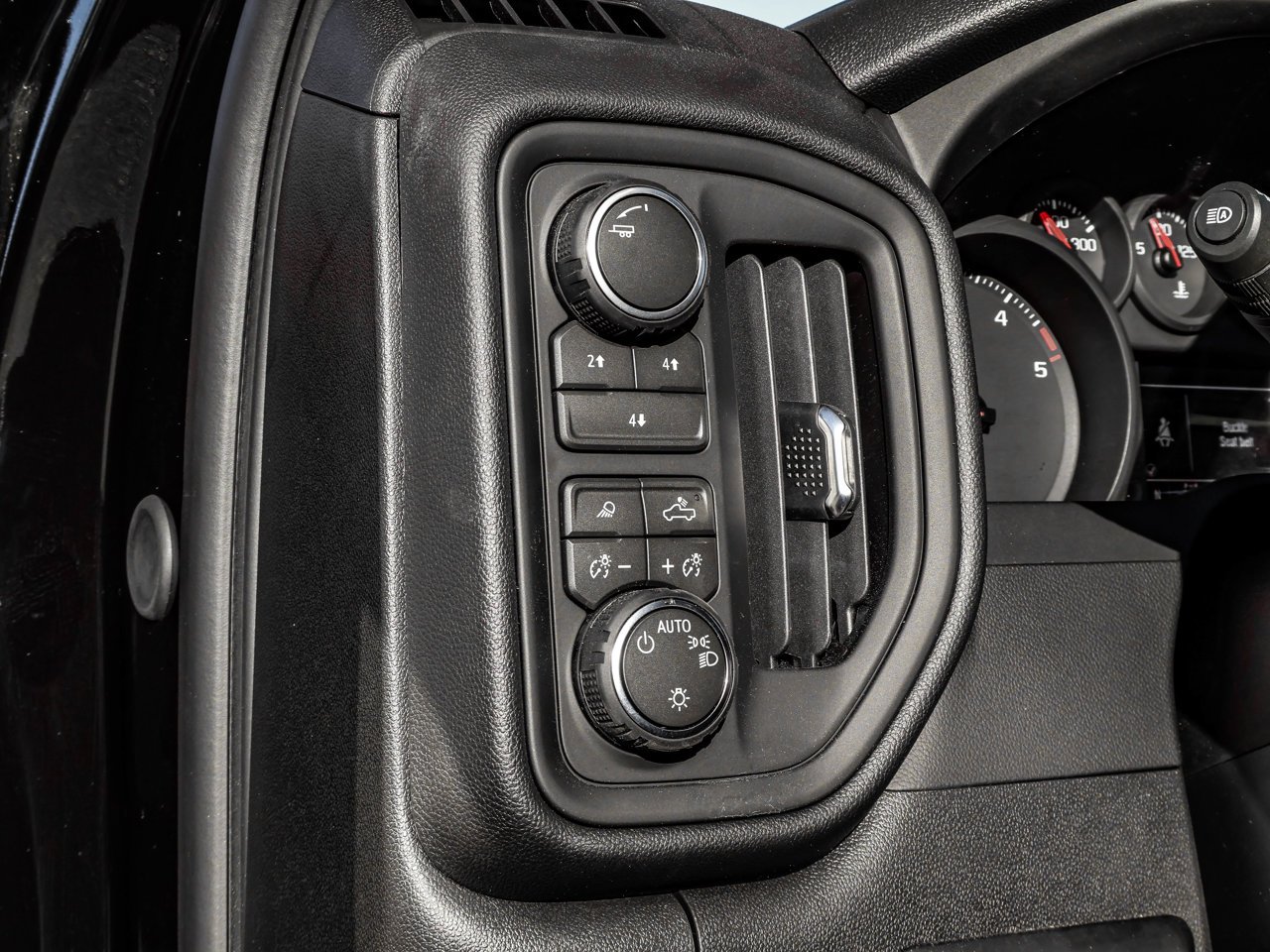 2026 Chevrolet Silverado 2500HD 4WD Crew Cab 159 Custom Black Sherwood Park - photo #19