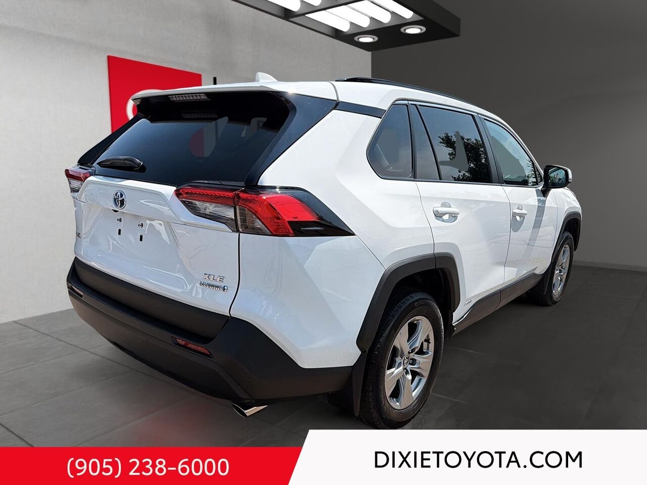 2024 Toyota RAV4 Hybrid XLE AWD / CLEAN CARFAX / HEATED SEATS / MOONROOF / ALLOY WHEELS / CARPLAY AND ANDROID AUTO Mississauga - photo #3