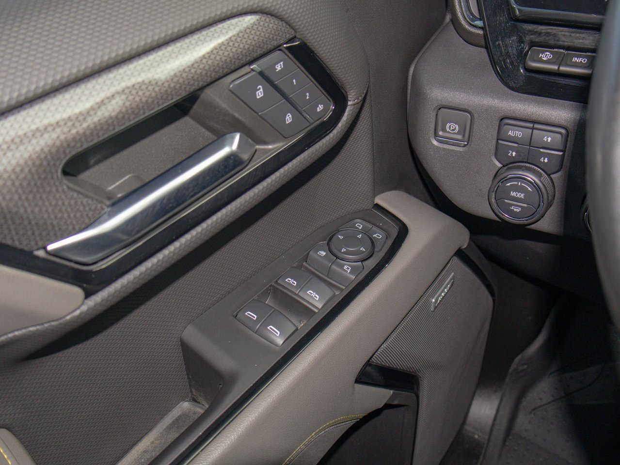 2024 Chevrolet Silverado 1500 4WD Crew Cab 147 ZR2 Black Sherwood Park - photo #20