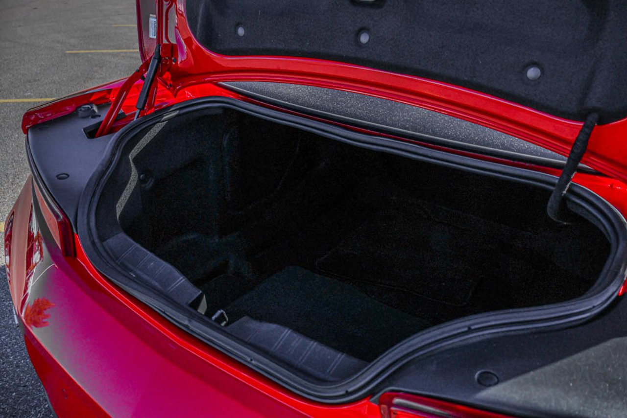 2018 Chevrolet Camaro 2dr Cpe 2LT Red Sherwood Park - photo #7