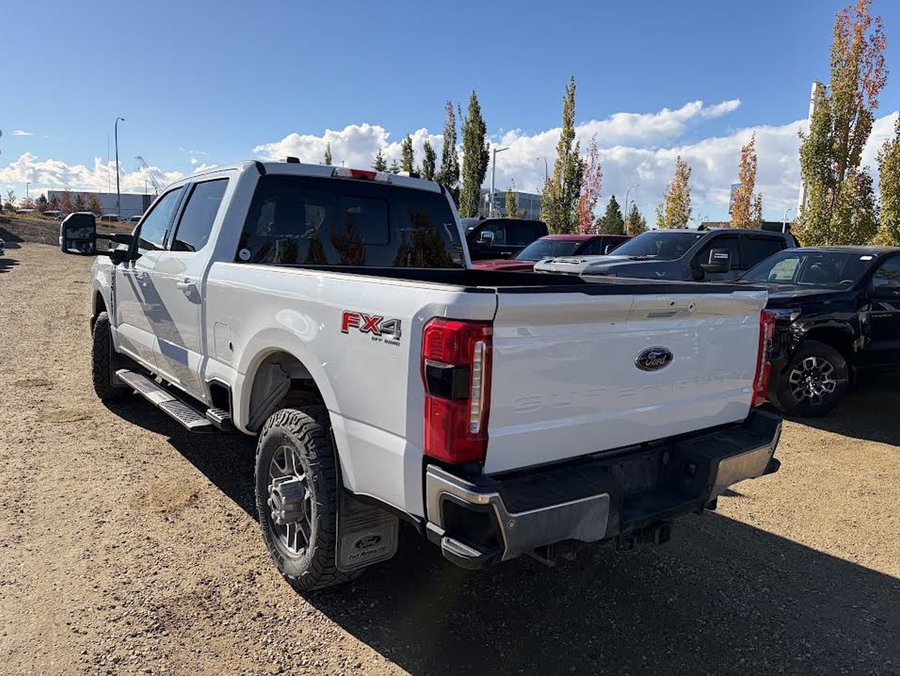 2023 Ford Super Duty F-350 SRW LARIAT White
