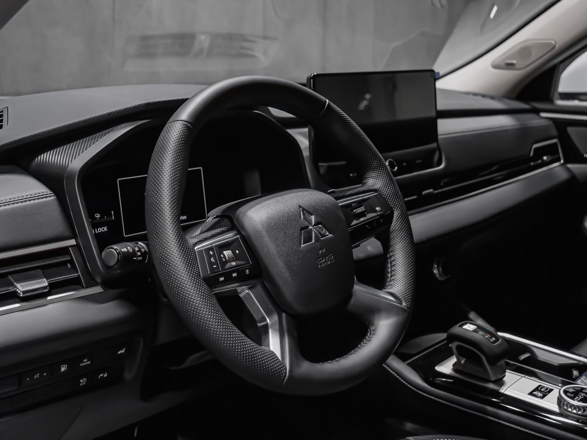 Mitsubishi Outlander PHEV SE 2026 Fini taillé diamant Blanc de qualité supérieure Montréal - photo #8