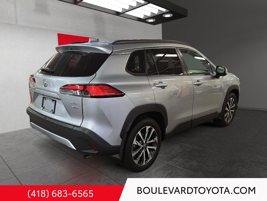 2022 Toyota Corolla Cross XLE, AWD Silver