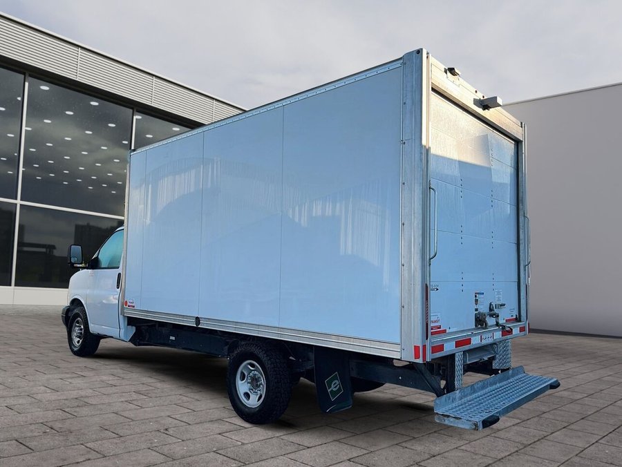 2024 Chevrolet Fourgonnette commerciale tronquée Express 3500 fourgonnette 159 po White
