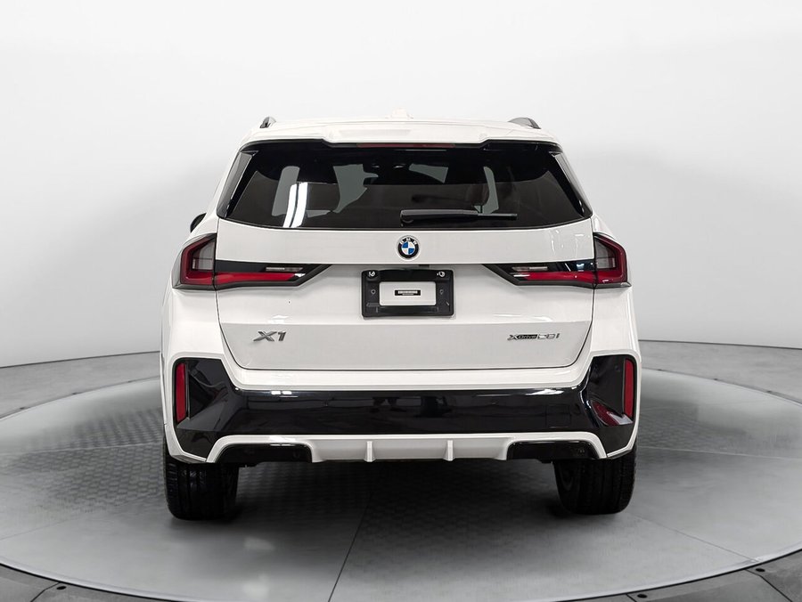 BMW X1 xDrive 28i M Sport Premium Essential Pack 2023 Blanc