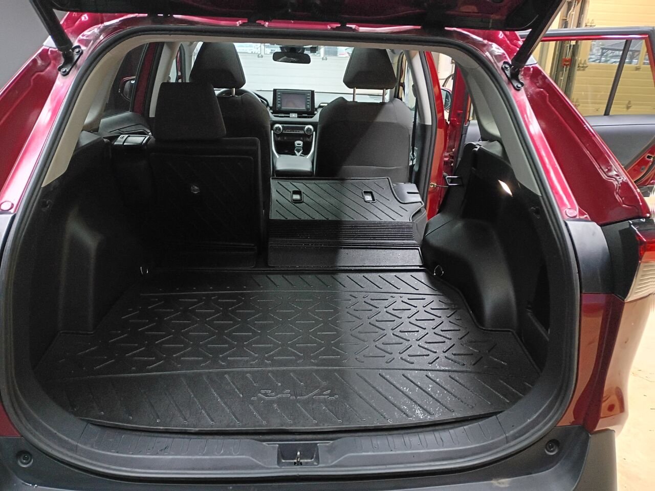 2022 Toyota RAV4 Red Blainville - photo #13