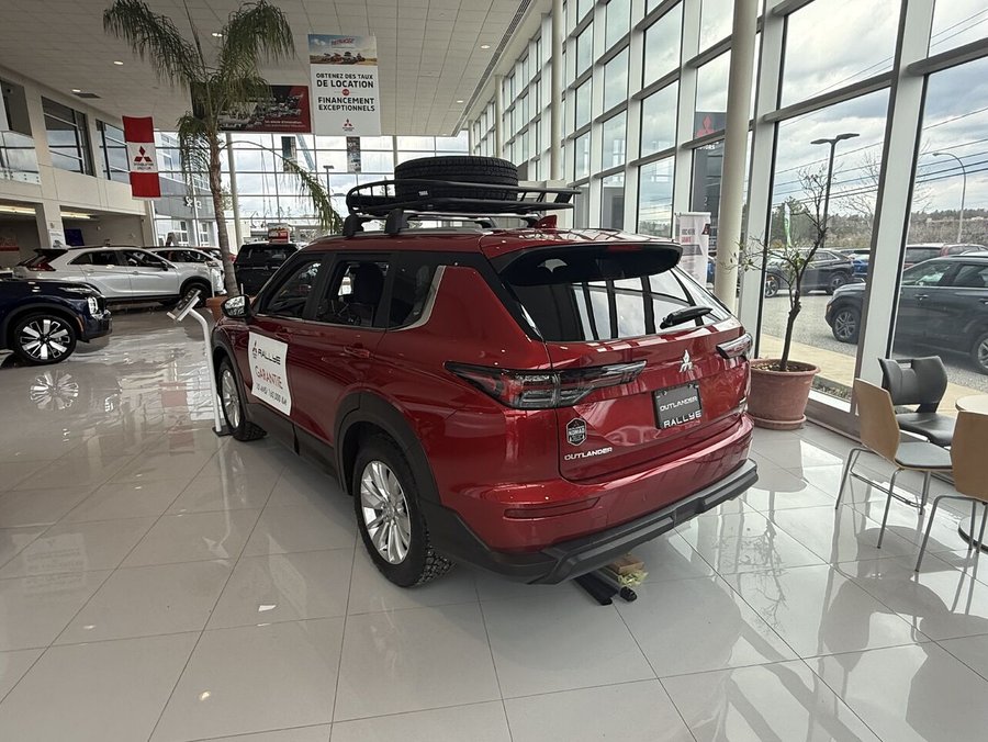 2026 MITSUBISHI Outlander SE Red Diamond