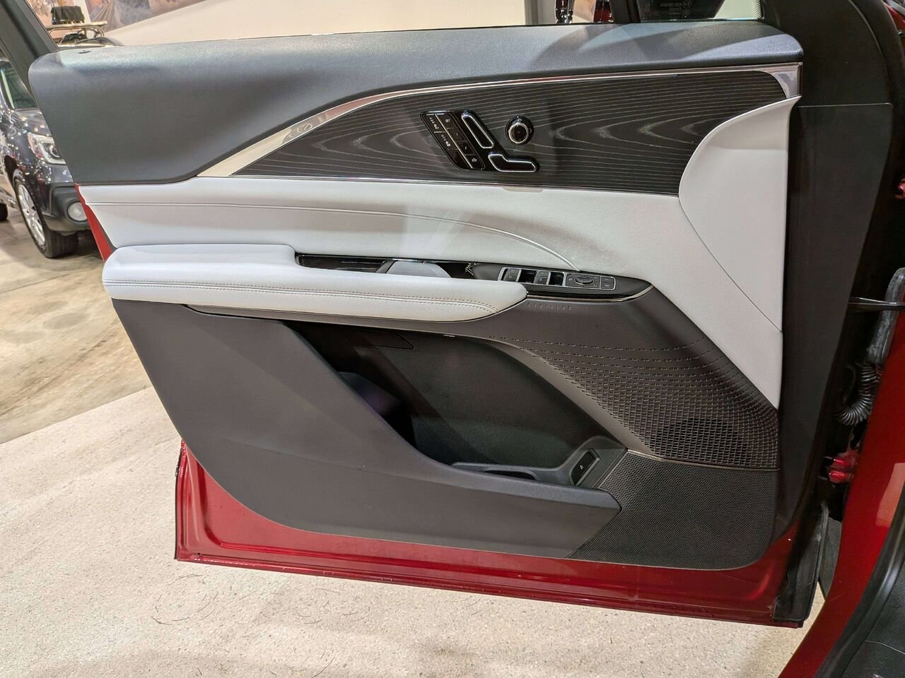 2024 Cadillac LYRIQ 4dr Sport w/1SF Red Val-David - photo #33