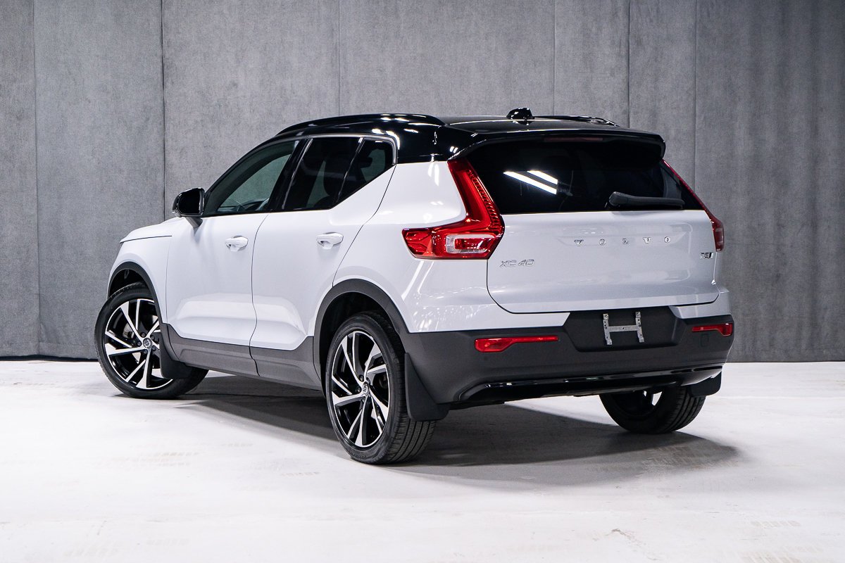 Volvo XC40 T5 R-DESIGN CLIMAT ADVANCED HARMAN KARDON 2022 Argent Montréal - photo #3